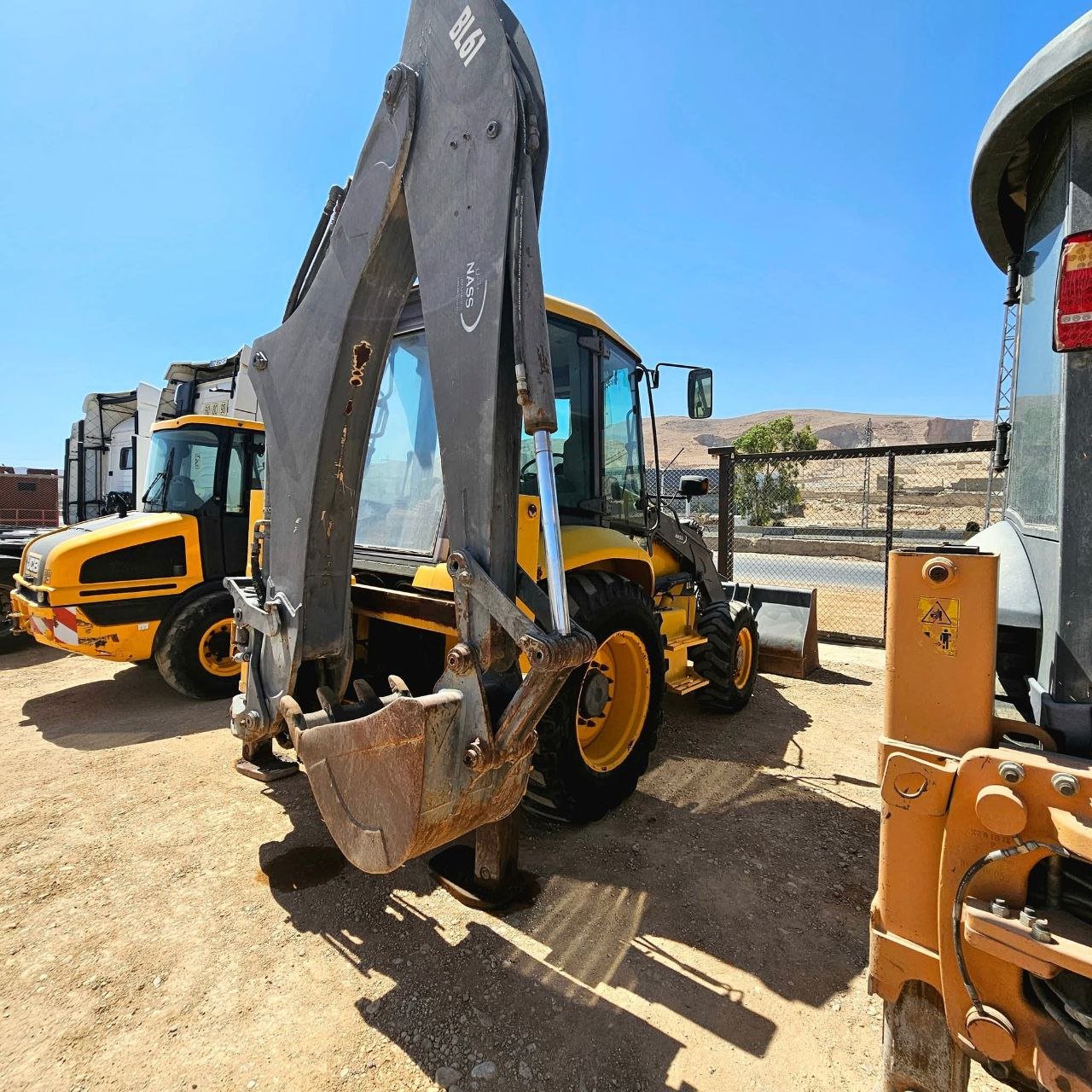 Trucks for sale in Syria, Volvo BL61, 2007 model, located in Damascus, the best site for selling trucks and heavy equipment in Syria.