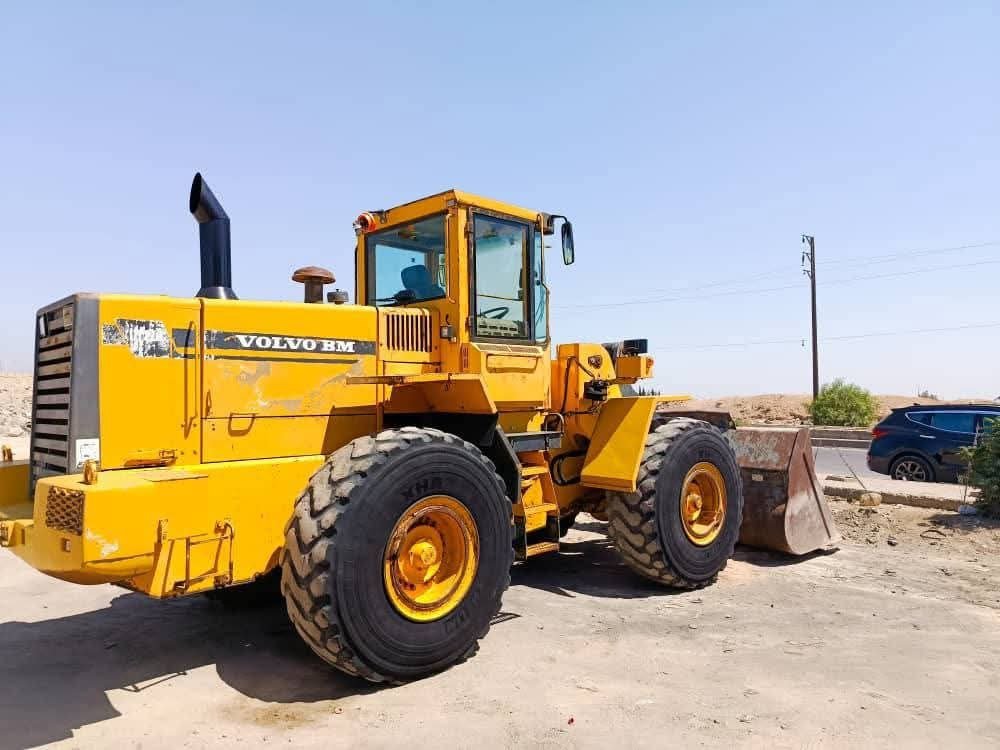 Trucks for sale in Syria, Volvo L120C 1992 model, located in Damascus, the best site for selling trucks and heavy equipment in Syria.