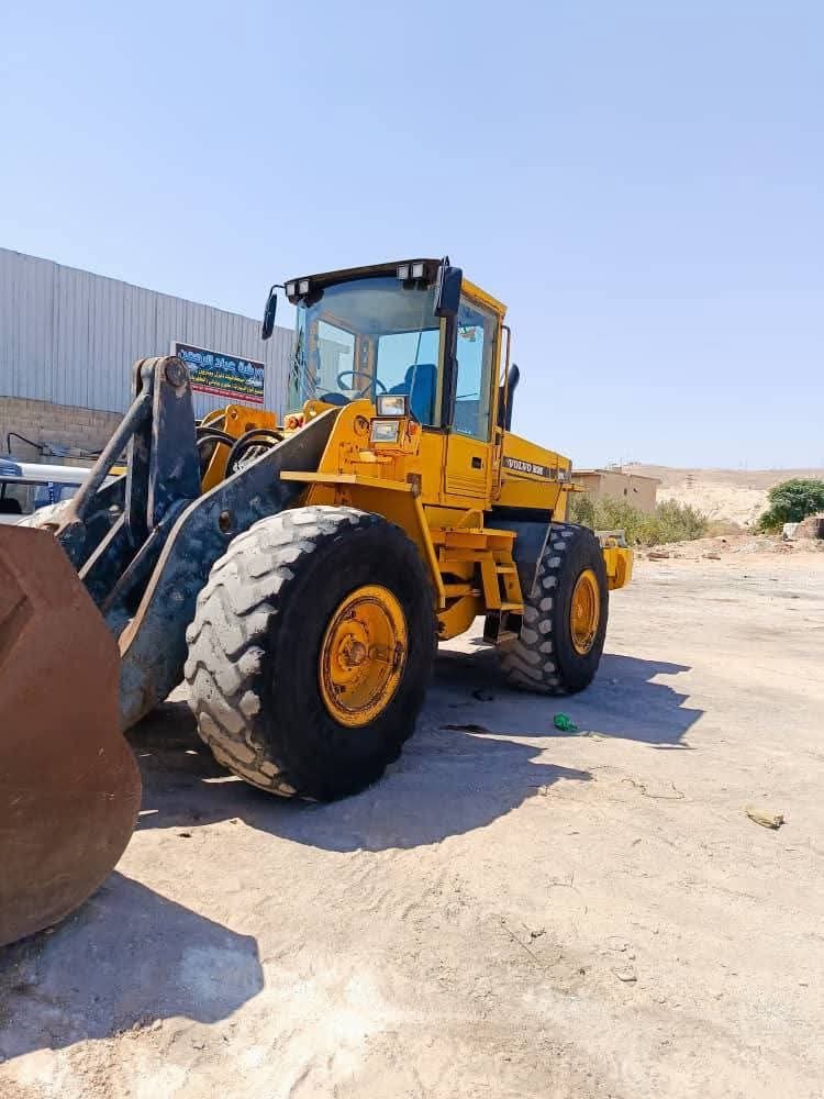 Trucks for sale in Syria, Volvo L120C 1992 model, located in Damascus, the best site for selling trucks and heavy equipment in Syria.