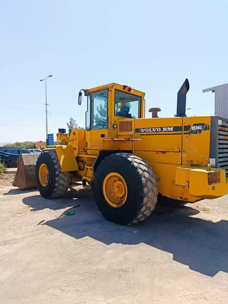 Trucks for sale in Syria, Volvo L120C 1992 model, located in Damascus, the best site for selling trucks and heavy equipment in Syria.