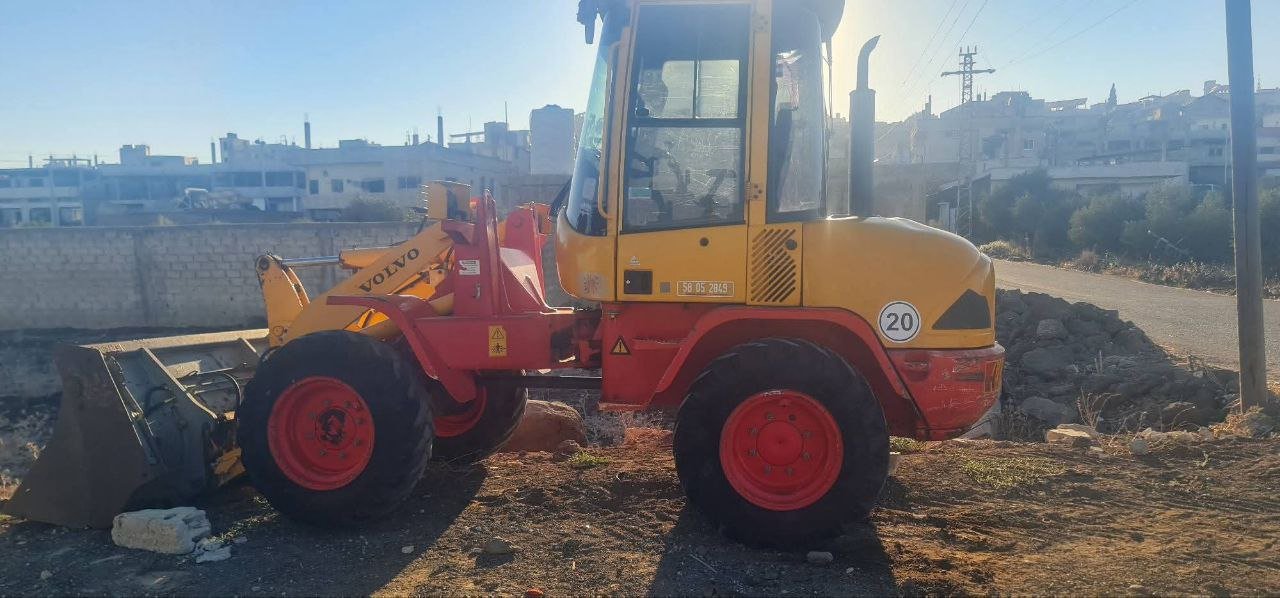 Trucks for sale in Syria, Volvo 20 model 2010 located in Damascus, the best site for selling trucks and heavy equipment in Syria.