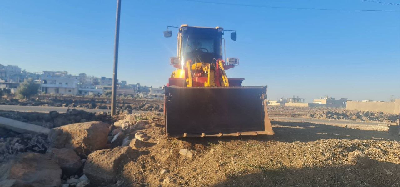 Trucks for sale in Syria, Volvo 20 model 2010 located in Damascus, the best site for selling trucks and heavy equipment in Syria.
