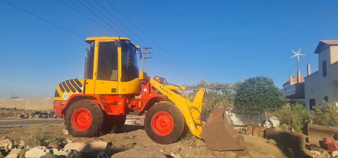 Trucks for sale in Syria, Volvo 20 model 2010 located in Damascus, the best site for selling trucks and heavy equipment in Syria.
