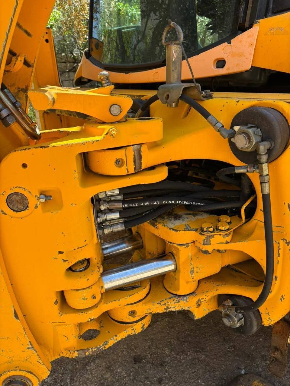 Trucks for sale in Syria, JCB 3CX model 2006 exported from Jordan to Syria, the best site for selling trucks and heavy equipment in Syria.