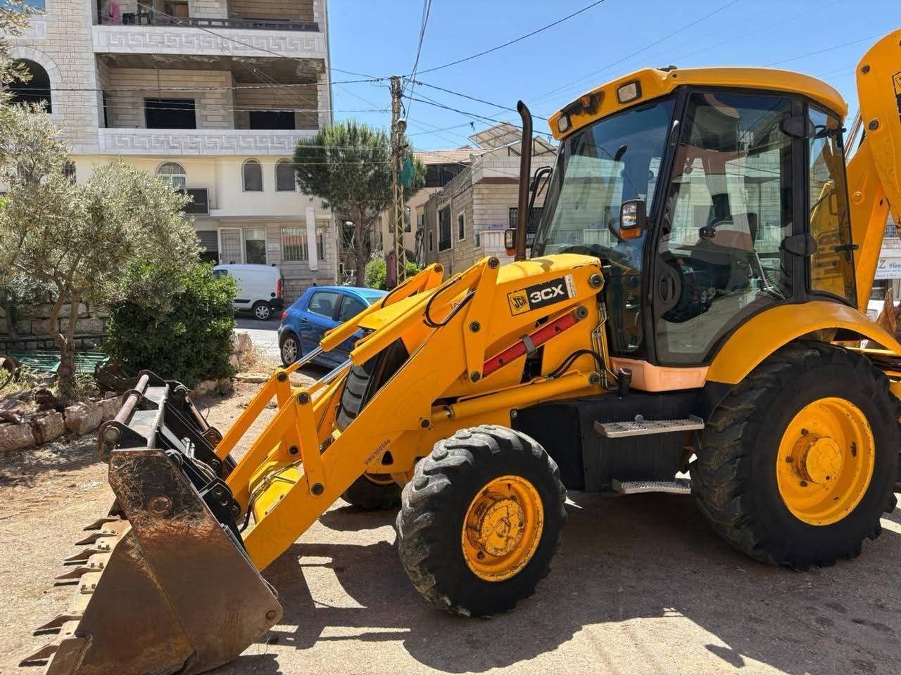 Trucks for sale in Syria, JCB 3CX model 2006 exported from Jordan to Syria, the best site for selling trucks and heavy equipment in Syria.