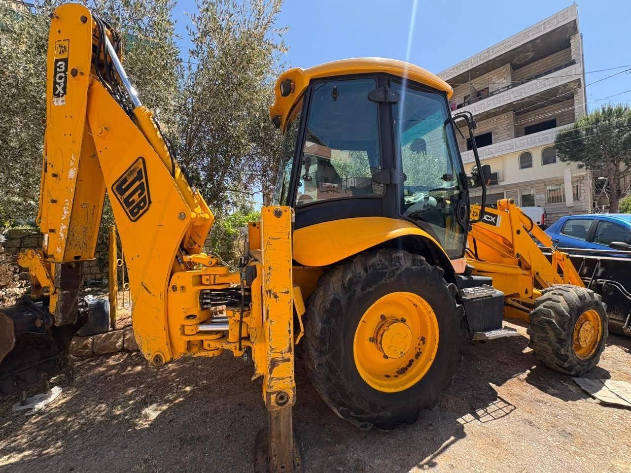 Trucks for sale in Syria, JCB 3CX model 2006 exported from Jordan to Syria, the best site for selling trucks and heavy equipment in Syria.