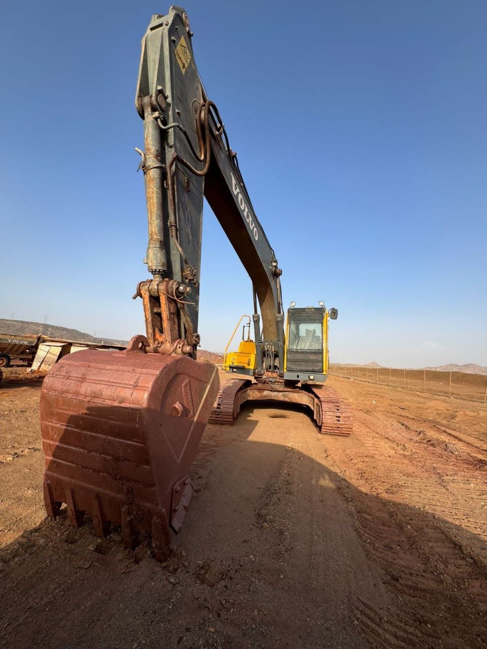 Excavator for sale in Syria, Volvo EC210B model 2014 exported from Saudi Arabia to Syria, the best site for selling trucks and heavy equipment in Syria.