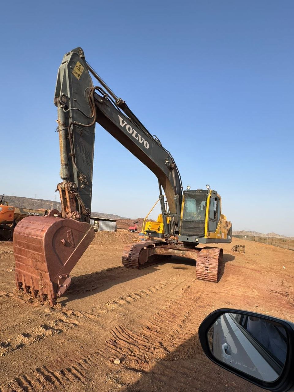 Excavator for sale in Syria, Volvo EC210B model 2014 exported from Saudi Arabia to Syria, the best site for selling trucks and heavy equipment in Syria.