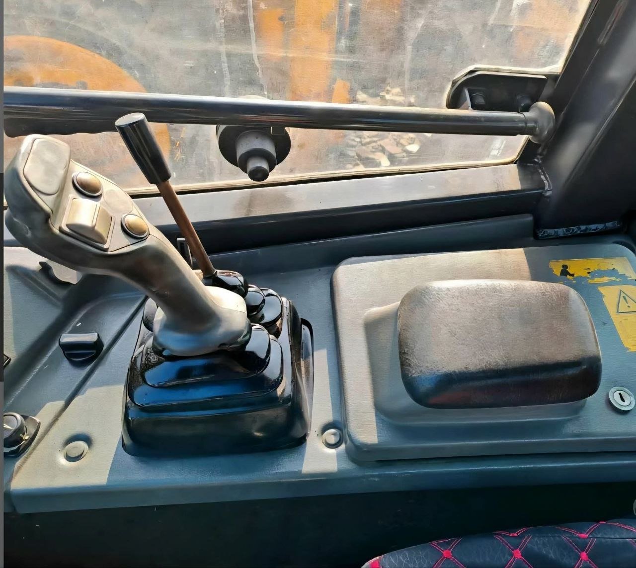 Trucks for sale in Syria, VOLVO L20 model 2021 located in Damascus, the best site for selling trucks and heavy equipment in Syria.