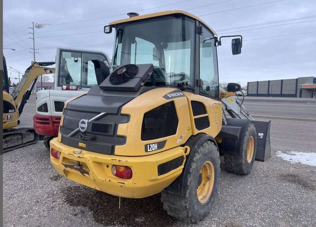 تركس للبيع في سوريا, VOLVO L20 موديل 2015 تواجد حمص, أفضل موقع لبيع الشاحنات والمعدات الثقيلة في سوريا