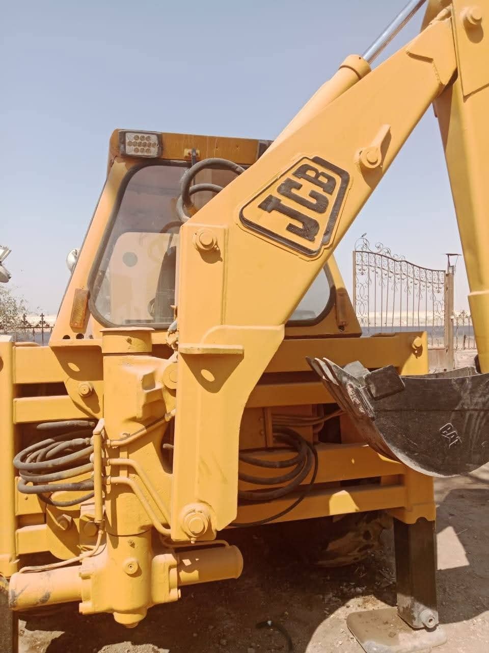 Excavator for sale in Syria, JCB 120 model 1998 located in Idlib, the best site for selling trucks and heavy equipment in Syria.