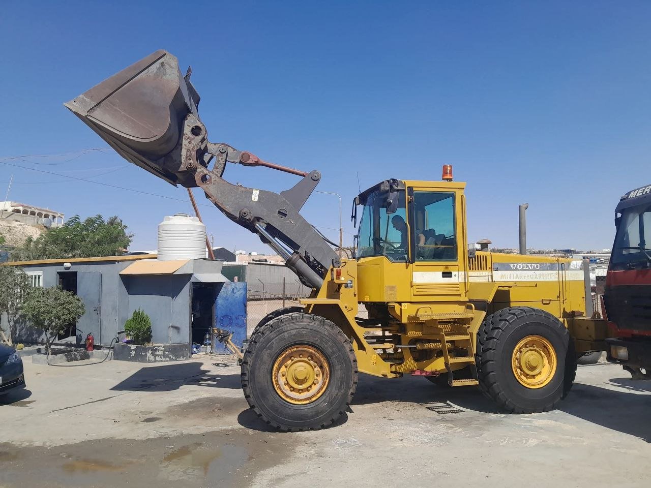 تركس للبيع في سوريا, VOLVO L90 CD موديل 2000 تواجد دمشق, أفضل موقع لبيع الشاحنات والمعدات الثقيلة في سوريا