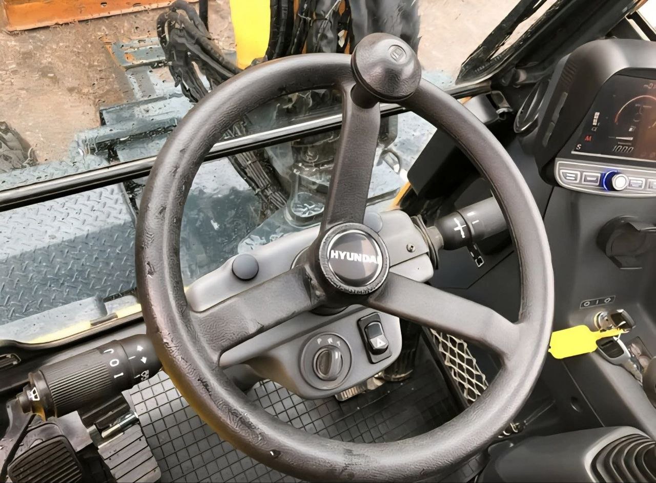 Excavator for sale in Syria, Hyundai 55W model 2016 located in Damascus, the best site for selling trucks and heavy equipment in Syria.