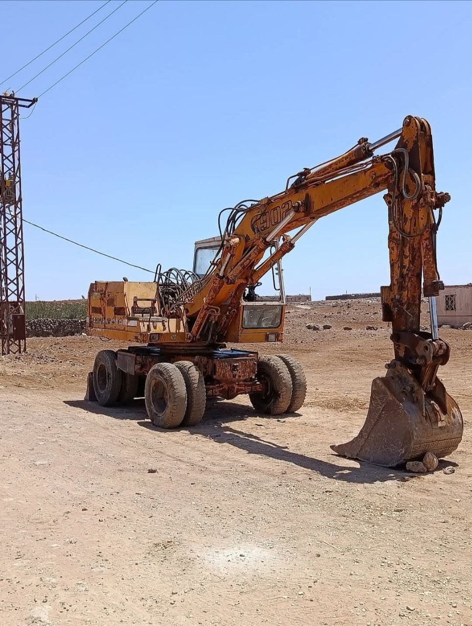 Excavator  for sale in Syria, Case 902 model 1986 located in Damascus, the best site for selling trucks and heavy equipment in Syria.