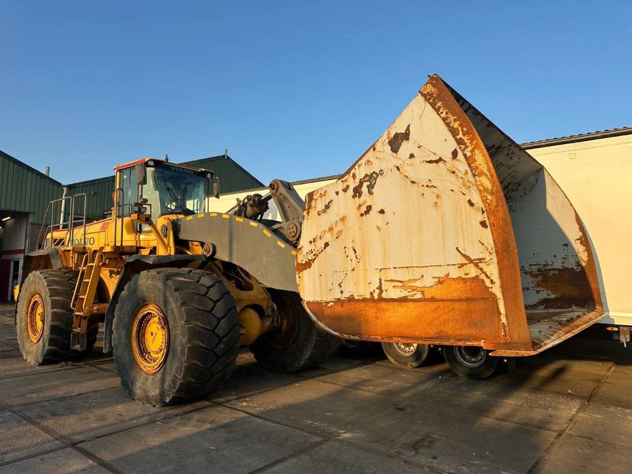 تركس للبيع في سوريا, Volvo L350 F موديل 2011 تواجد دمشق, أفضل موقع لبيع الشاحنات والمعدات الثقيلة في سوريا