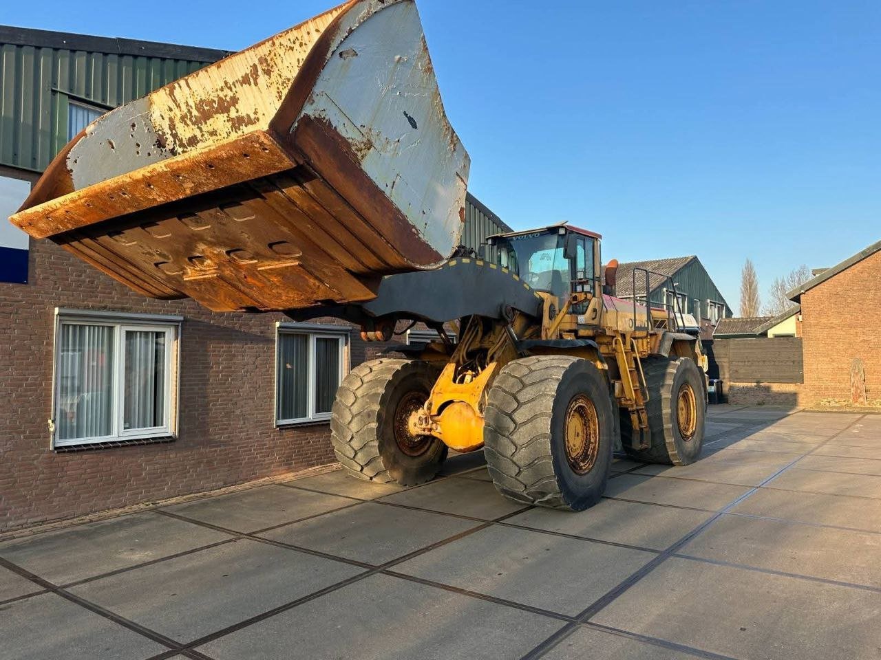 تركس للبيع في سوريا, Volvo L350 F موديل 2011 تواجد دمشق, أفضل موقع لبيع الشاحنات والمعدات الثقيلة في سوريا