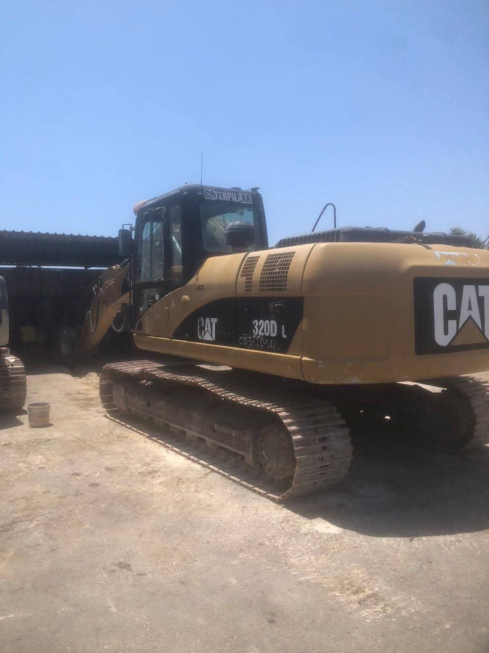 Excavator for sale in Syria, Caterpillar 320D model 2009 located in Damascus, the best site for selling trucks and heavy equipment in Syria.