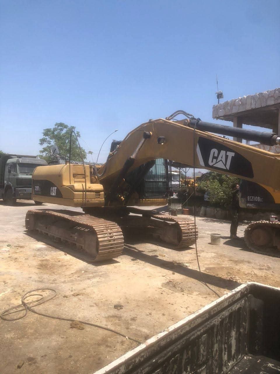 Excavator for sale in Syria, Caterpillar 320D model 2009 located in Damascus, the best site for selling trucks and heavy equipment in Syria.