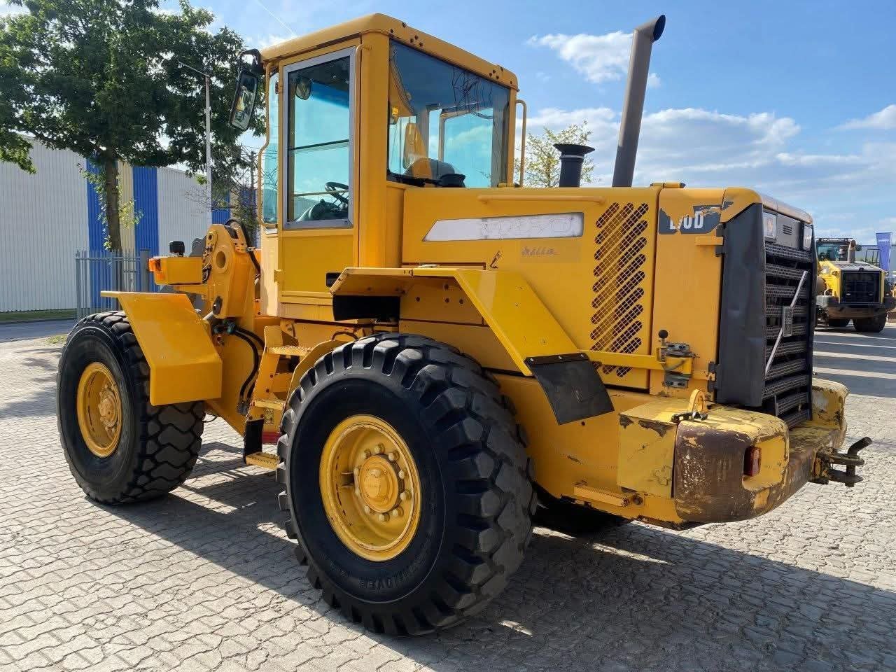 تركس للبيع في سوريا, فولفو L70D موديل 2002 تواجد دمشق, أفضل موقع لبيع الشاحنات والمعدات الثقيلة في سوريا