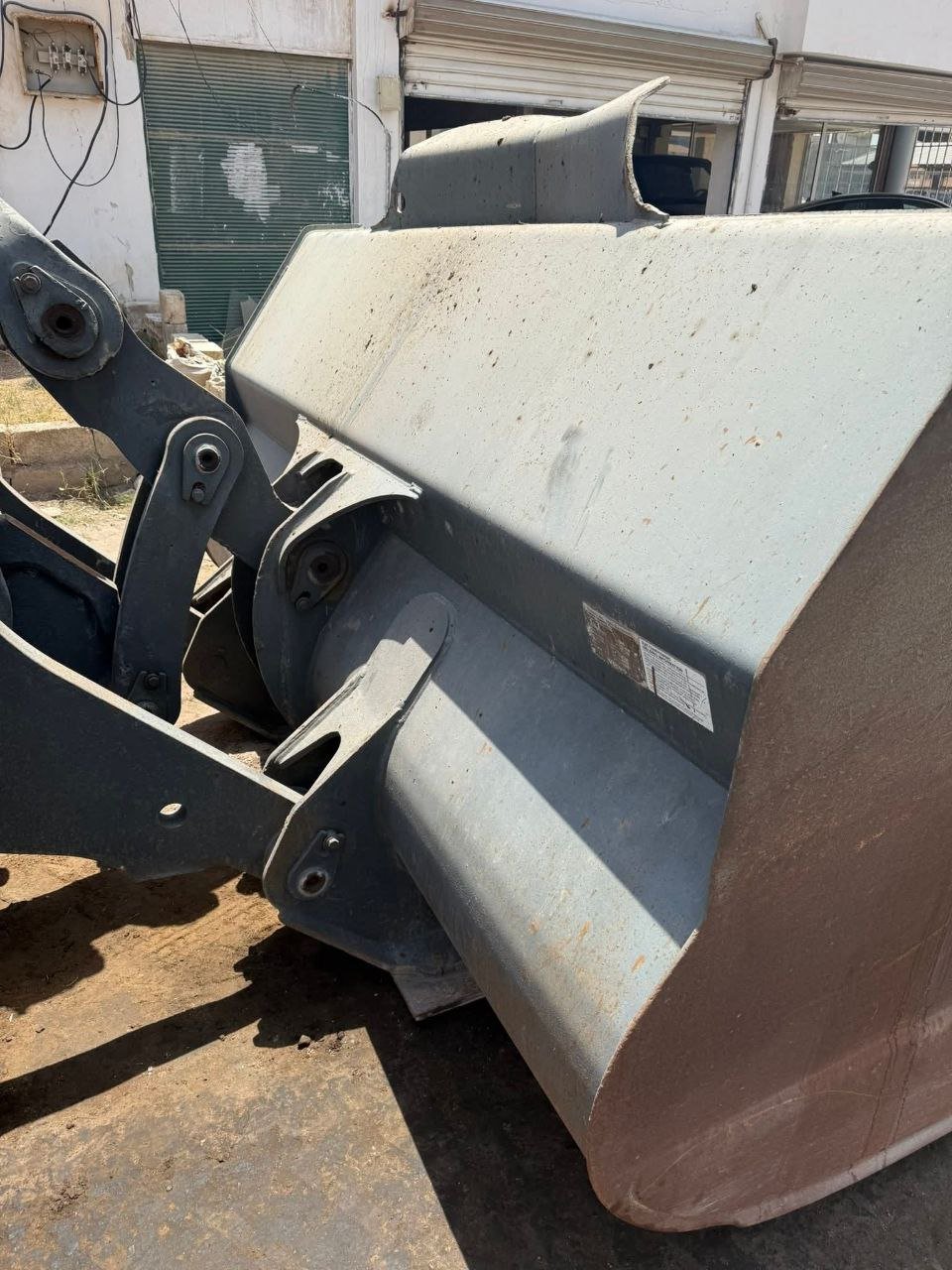 لودر فولفو للبيع في سوريا,  فولفو L120E موديل 2006 تواجد دمشق, أفضل موقع لبيع الشاحنات والمعدات الثقيلة في سوريا