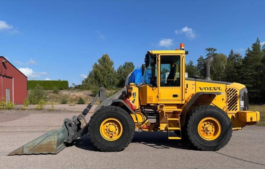 لودر فولفو للبيع في سوريا,  فولفو L60E موديل 2005 تواجد حلب, أفضل موقع لبيع الشاحنات والمعدات الثقيلة في سوريا