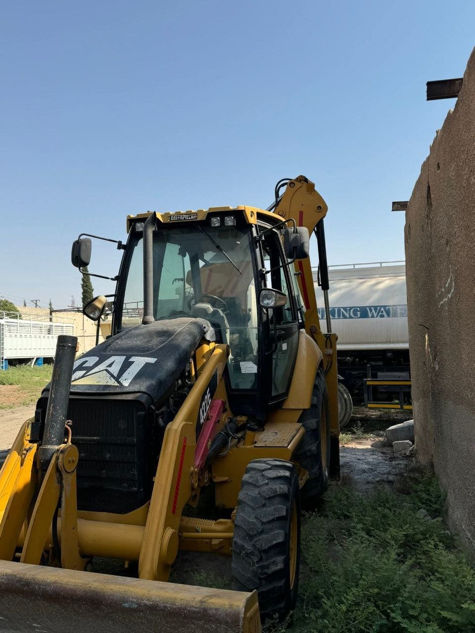 لودر Caterpillar للبيع في سوريا,  Caterpillar 422E موديل 2010 تواجد دمشق, أفضل موقع لبيع الشاحنات والمعدات الثقيلة في سوريا