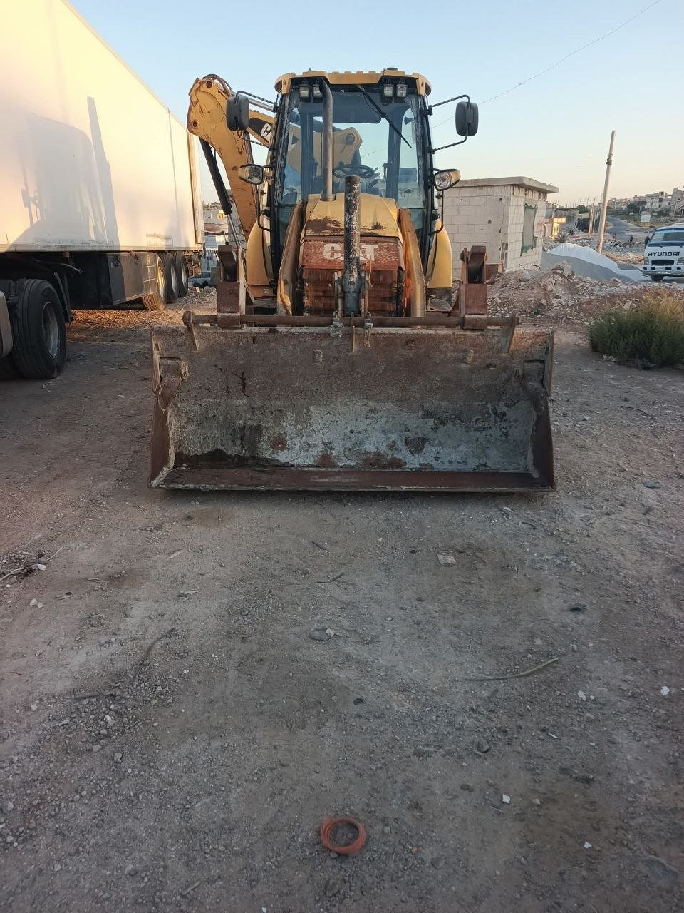 لودر كات للبيع في سوريا,  كات 422 موديل 2015 تواجد درعا, أفضل موقع لبيع الشاحنات والمعدات الثقيلة في سوريا