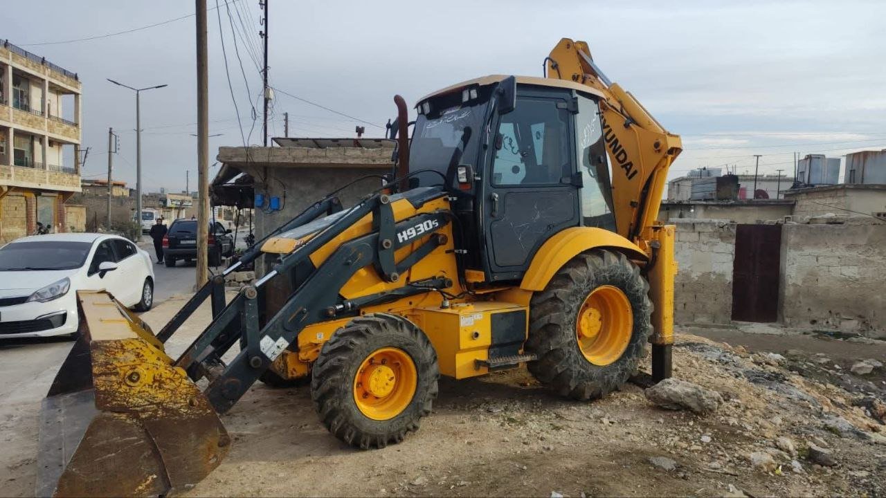 Loader CAT for sale in Syria, CAT 422 model 2015 located in Daraa, the best site for selling trucks and heavy equipment in Syria
