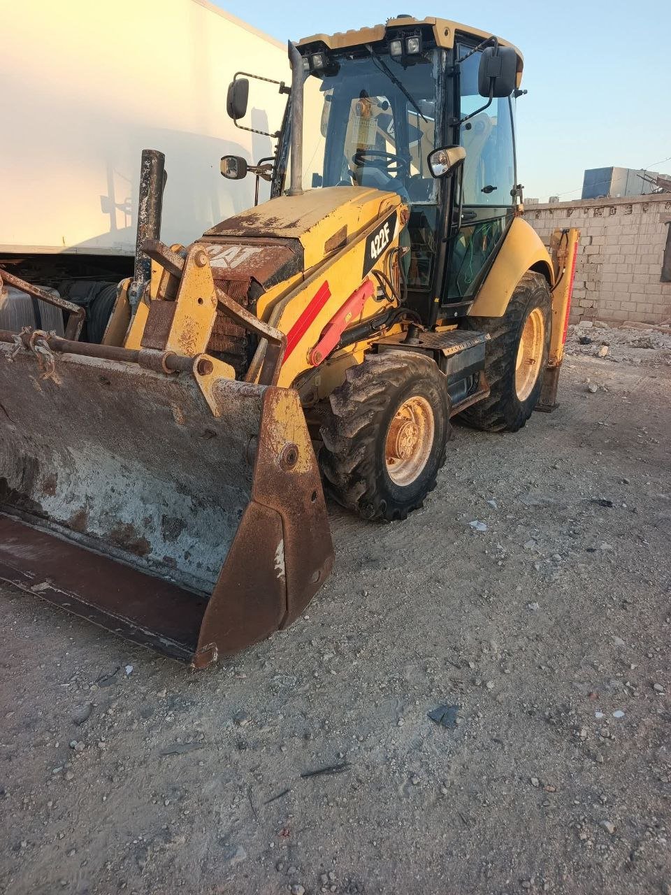 لودر كات للبيع في سوريا,  كات 422 موديل 2015 تواجد درعا, أفضل موقع لبيع الشاحنات والمعدات الثقيلة في سوريا