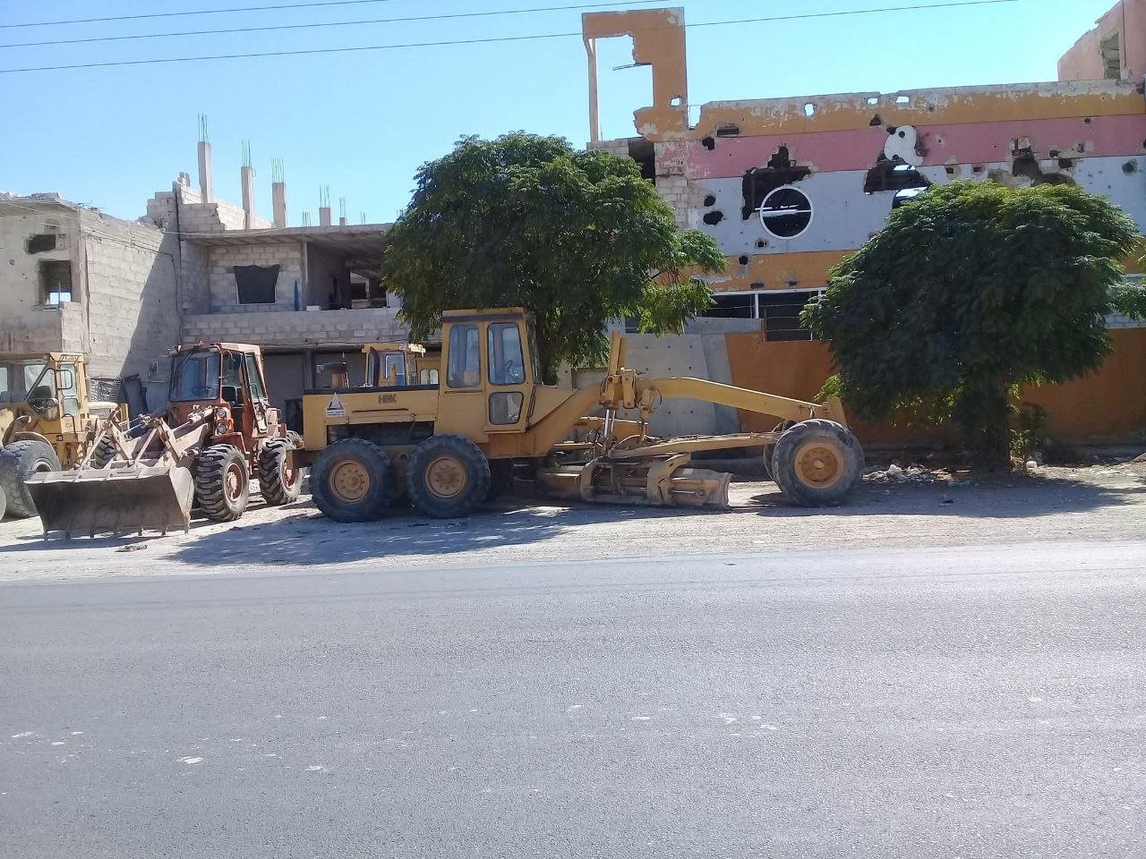Caterpillar tractor for sale in Syria, Caterpillar 210 model 1986 located in Damascus, the best site for selling trucks and heavy equipment in Syria