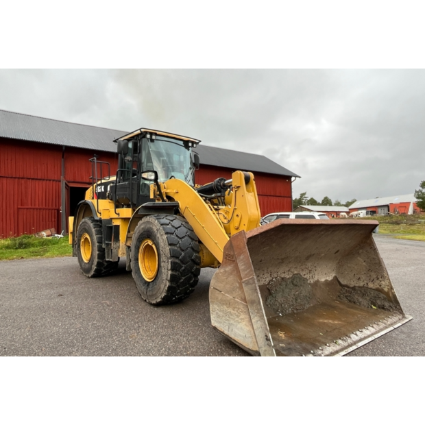 Caterpillar loader for sale, Caterpillar 962K model 2011 imported from Europe, the best website for selling trucks and heavy equipment in Syria