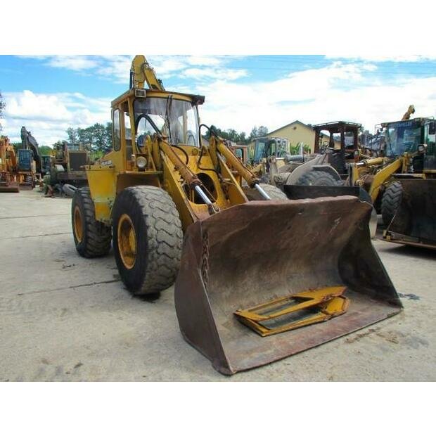 Volvo loader for sale, Volvo 4400 model 2017 imported from Europe, the best site for selling trucks and heavy equipment in Syria