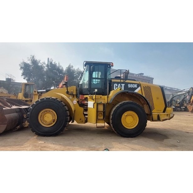 Caterpillar loader for sale, Caterpillar 980K model 2014 imported from Europe, the best website for selling trucks and heavy equipment in Syria