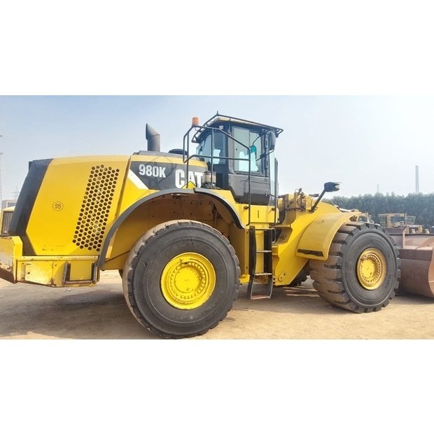 Caterpillar loader for sale, Caterpillar 980K model 2014 imported from Europe, the best website for selling trucks and heavy equipment in Syria
