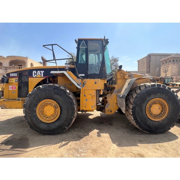 Caterpillar loader for sale, Caterpillar 980G model 2002 imported from Europe, the best website for selling trucks and heavy equipment in Syria