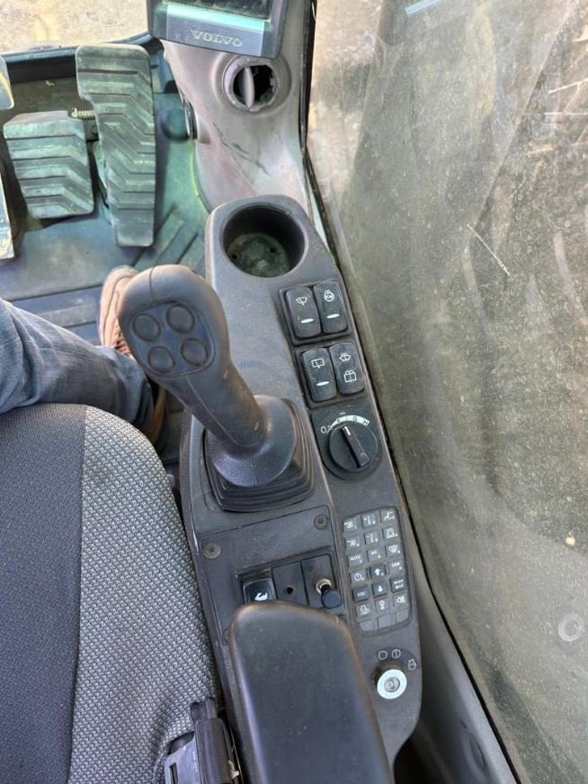 Loader Volvo for sell in Syria, Available in Latakia, model 2010