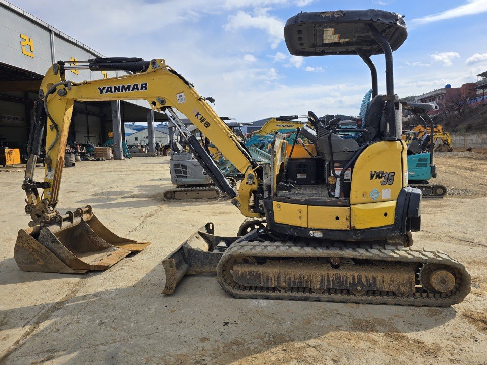 Mini Excavator for Sale, 2017 Model, This powerful 3.5 Ton, In Damascus