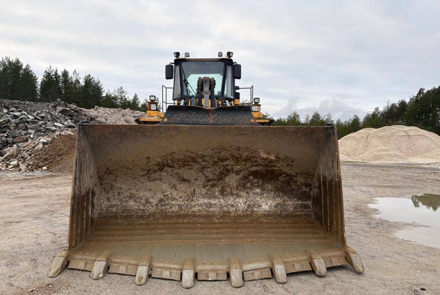 Ready for Export to Syria: Volvo L220F (2007)