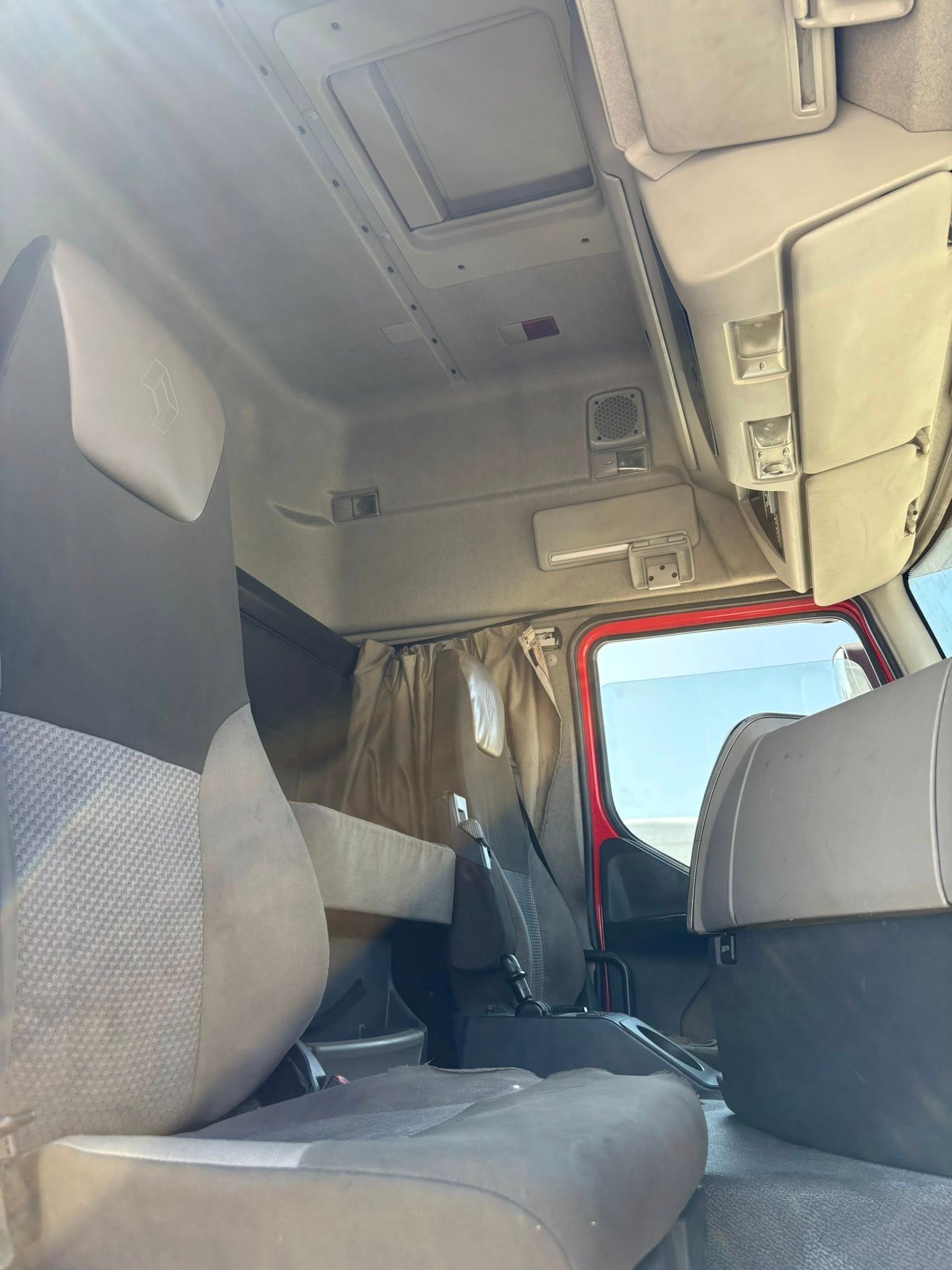 للبيع شاحنة رينو 460 DXI, أوتوماتيك 2013 | وارد إسبانيا - اللاذقية.