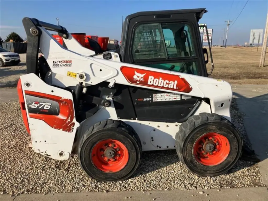 BOBCAT skid loader for sale in Aleppo, BOBCAT S76s model 2021 available in Aleppo, the best site for selling trucks and heavy equipment in Syria