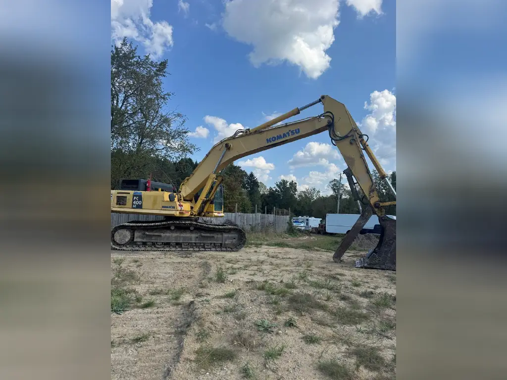 حفار Komatsu للبيع في ادلب, Komatsu PC400LC موديل 2008 تواجد ادلب, أفضل موقع لبيع الشاحنات والمعدات الثقيلة في سوريا