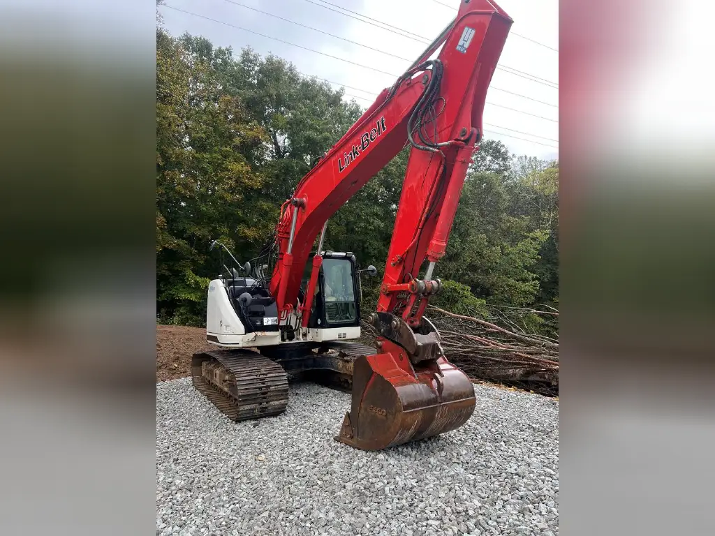 Link excavator for sale in Idlib, Link 235x, 2013 model, located in Idlib, the best site for selling trucks and heavy equipment in Syria