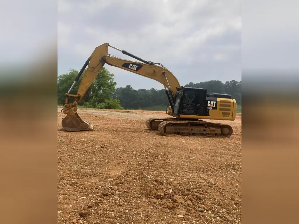 حفار Caterpillar للبيع في ادلب, Caterpillar 330FLs موديل 2017 تواجد ادلب, أفضل موقع لبيع الشاحنات والمعدات الثقيلة في سوريا