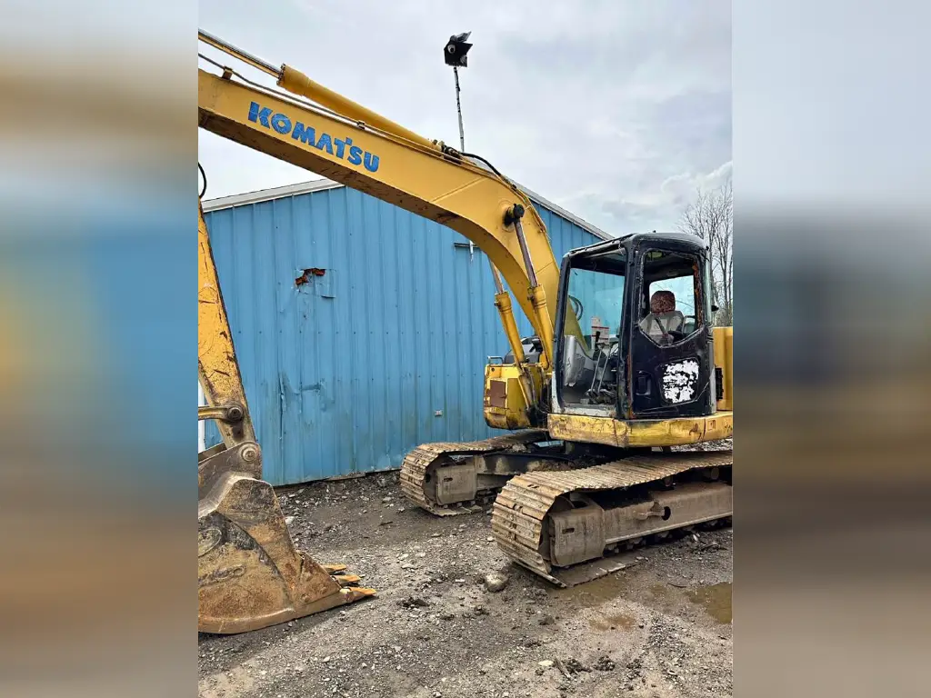 حفار Komatsu للبيع في ادلب, Komatsu PC138US موديل 2006 تواجد ادلب, أفضل موقع لبيع الشاحنات والمعدات الثقيلة في سوريا