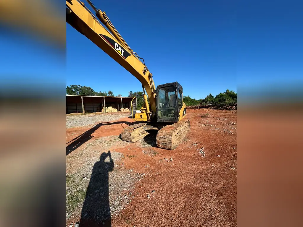 حفار Caterpillar للبيع في ادلب, Caterpillar 312CLs موديل 2007 تواجد ادلب, أفضل موقع لبيع الشاحنات والمعدات الثقيلة في سوريا