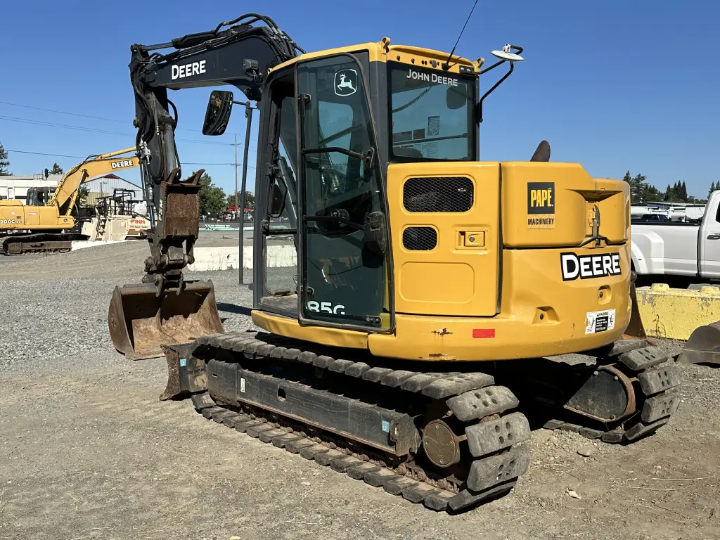 Deeres Excavator for sale in Idlib, Deeres E5G model 2018 available in Idlib, the best site for selling trucks and heavy equipment in Syria