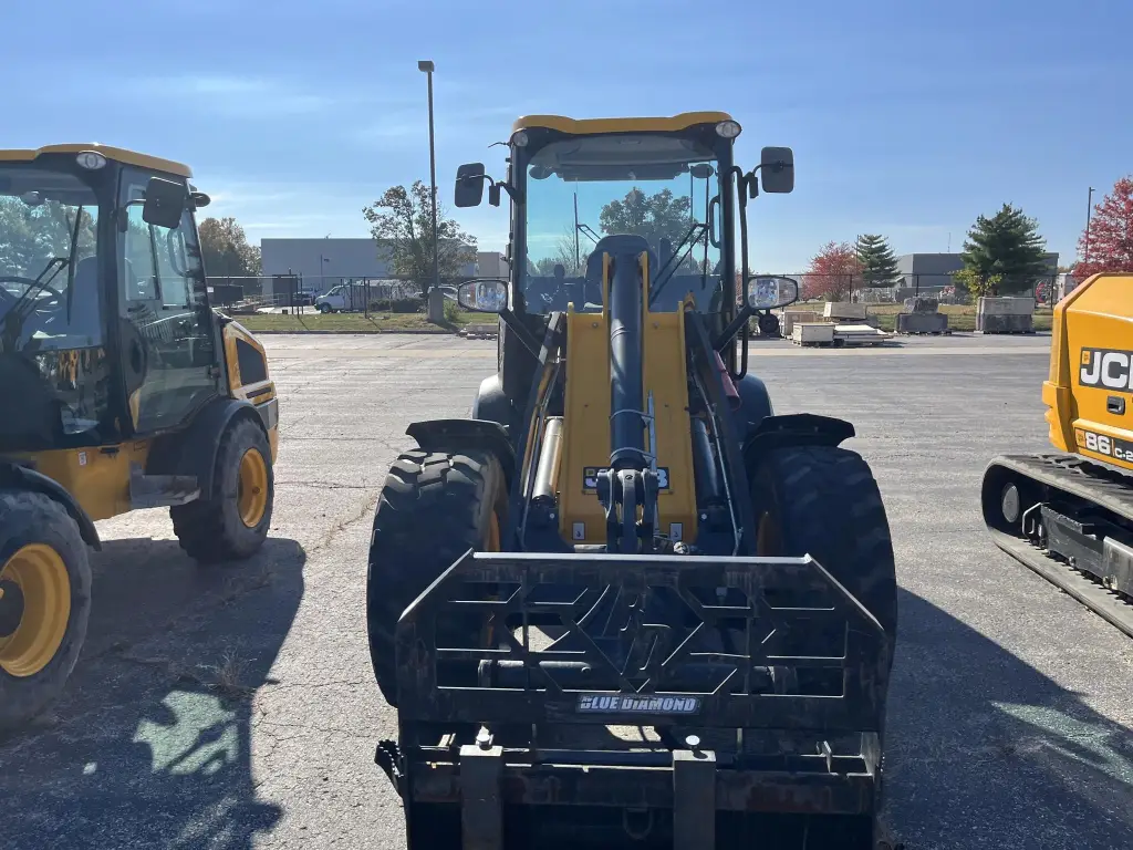 JCB loader for sale in Aleppo, JCB 409s model 2021 available in Aleppo, the best site for selling trucks and heavy equipment in Syria