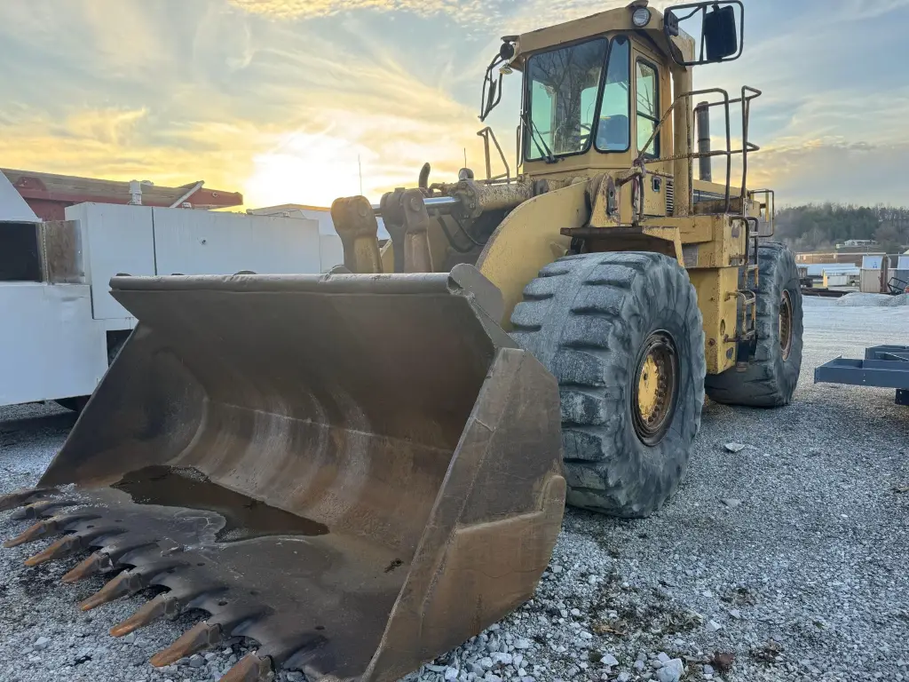 CATERPILLAR loader for sale in Aleppo, CATERPILLAR 980Cs model 1988, located in Aleppo, the best site for selling trucks and heavy equipment in Syria