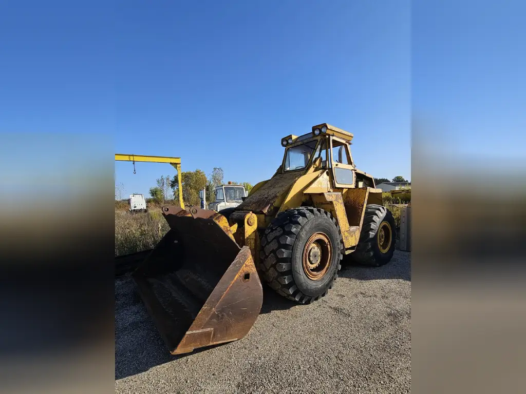 Michigan loader for sale in Aleppo, Michigan 175DGMs, model 1985, located in Aleppo. The best site for selling trucks and heavy equipment in Syria.