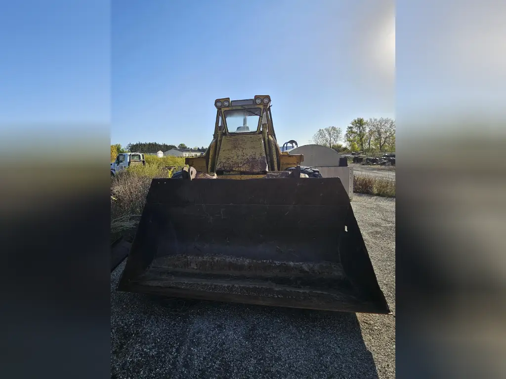 Michigan loader for sale in Aleppo, Michigan 175DGMs, model 1985, located in Aleppo. The best site for selling trucks and heavy equipment in Syria.